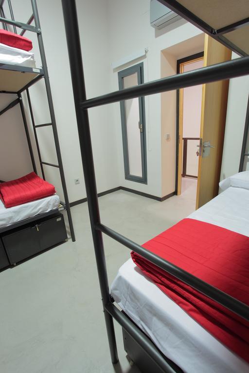 Traveller Box Hostel เซบีญา ภายนอก รูปภาพ