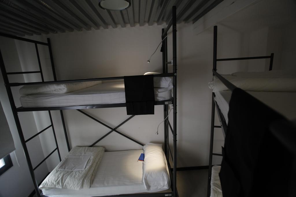 Traveller Box Hostel เซบีญา ภายนอก รูปภาพ
