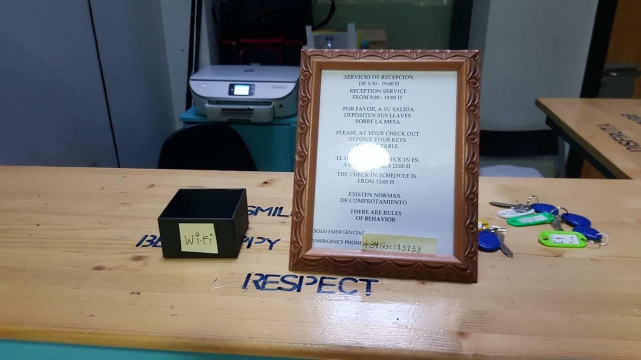 Traveller Box Hostel เซบีญา ภายนอก รูปภาพ